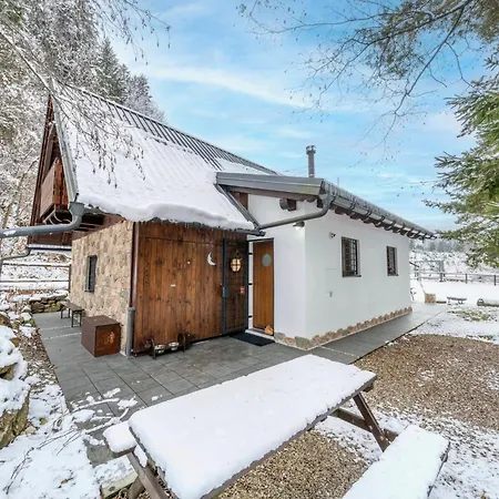 Chalet Guesthost - La Luna Delle Montagne *