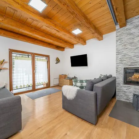 Chalet Guesthost - La Luna Delle Montagne *