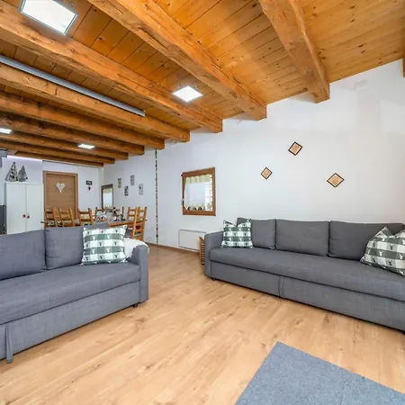Chalet Guesthost - La Luna Delle Montagne *