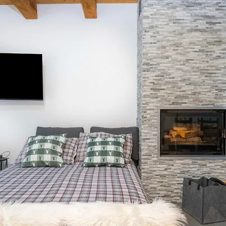 Chalet Guesthost - La Luna Delle Montagne