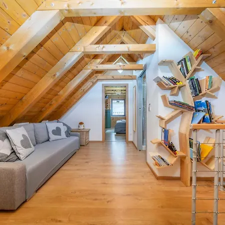 Chalet Guesthost - La Luna Delle Montagne