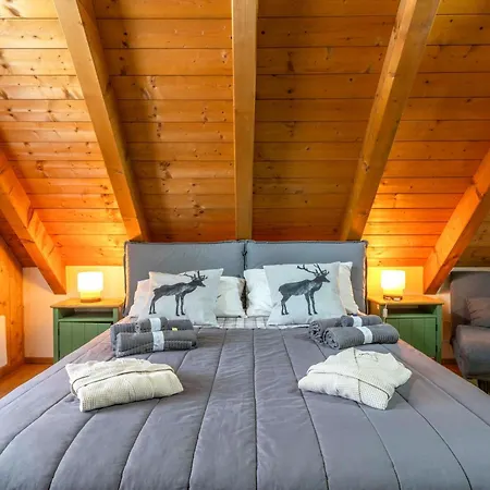 Chalet Guesthost - La Luna Delle Montagne *