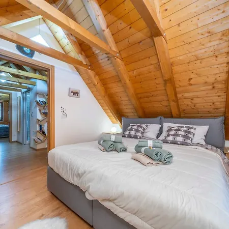 Guesthost - La Luna Delle Montagne Chalet