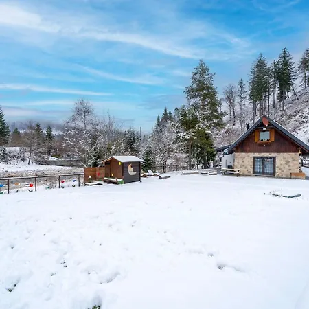 Guesthost - La Luna Delle Montagne Chalet *