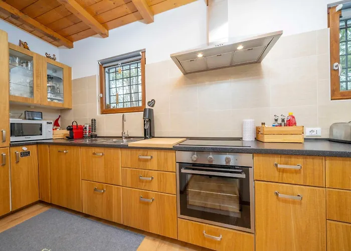 Guesthost - La Luna Delle Montagne *