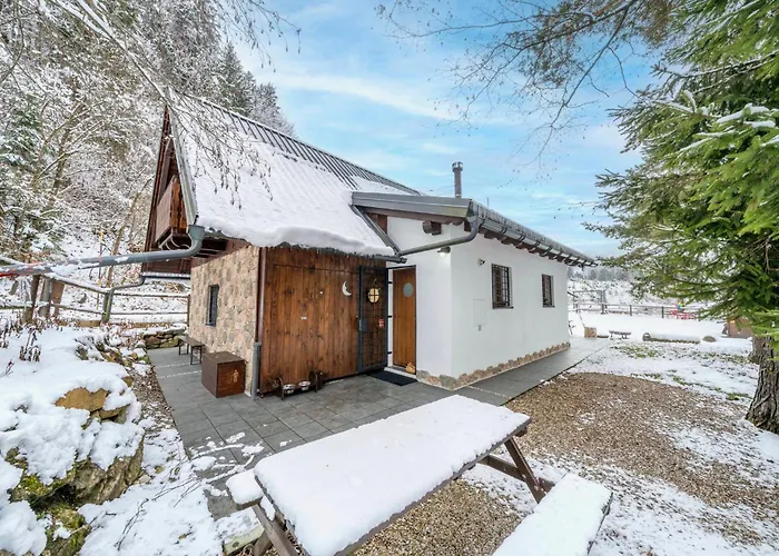 Chalet Guesthost - La Luna Delle Montagne *