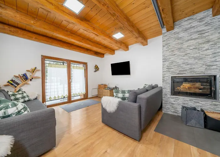 Chalet Guesthost - La Luna Delle Montagne *