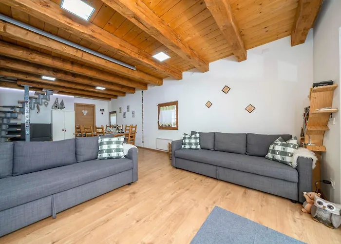 Chalet Guesthost - La Luna Delle Montagne *