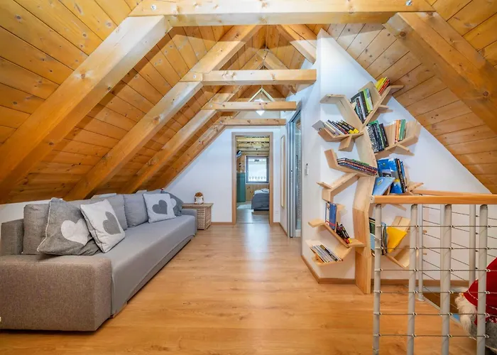 Chalet Guesthost - La Luna Delle Montagne