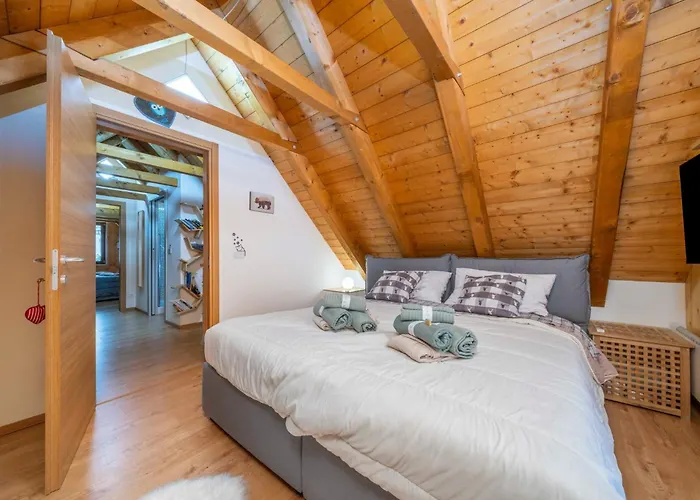 Guesthost - La Luna Delle Montagne Chalet