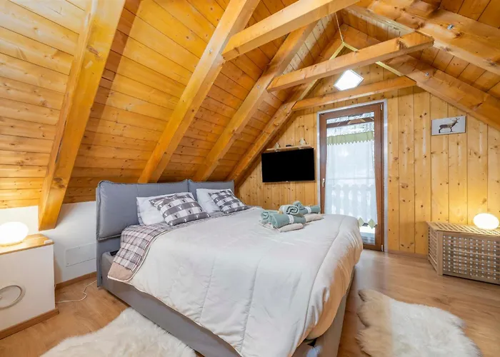 Chalet Guesthost - La Luna Delle Montagne *