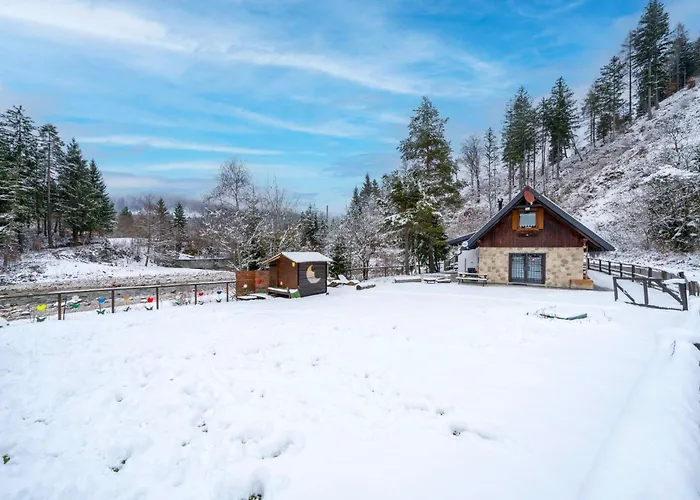 Guesthost - La Luna Delle Montagne Chalet *